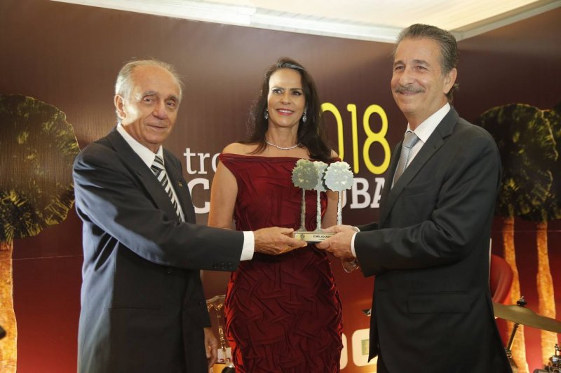 Emílio Ary é agraciado com o Troféu Carnaúba 2018