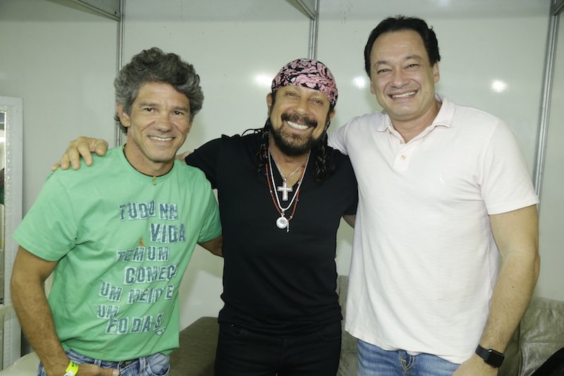 Bell Marques agita o Centro de Eventos com seus maiores hits