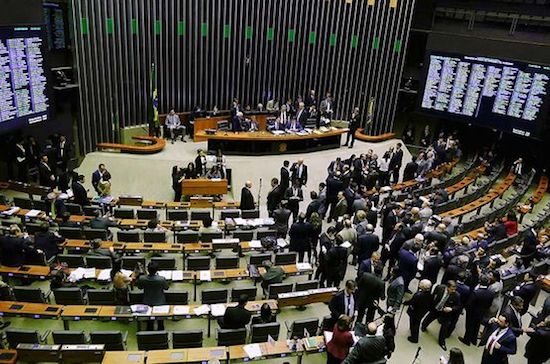 Senado aprova lei que protege dados pessoais