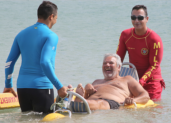 Praia Acessível funciona diariamente durante as férias