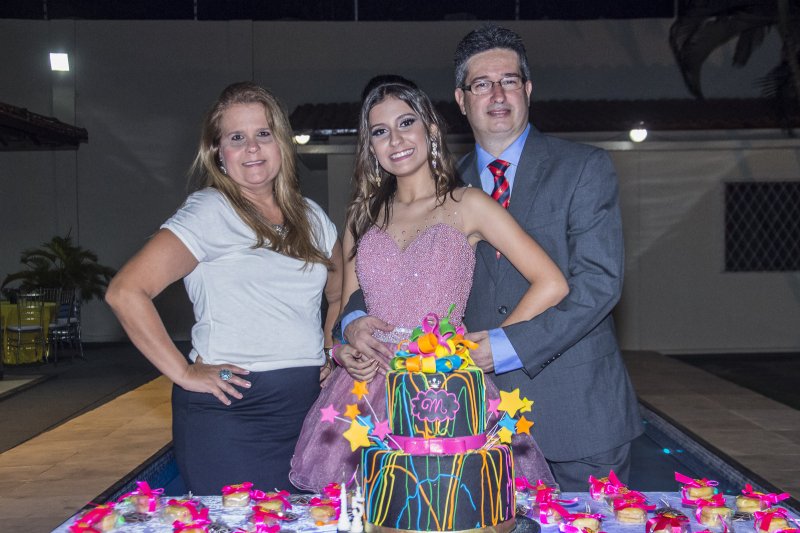 Mirella Salema ganha festa de 15 anos dos pais Yara e Leonardo Salema