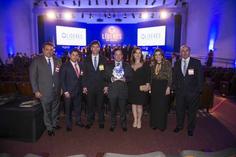 Em noite memorável no Palácio dos Bandeirantes, Igor Queiroz Barroso recebe Prêmio Líderes do Brasil 2017 pela Esmaltec