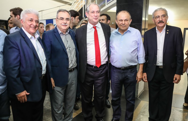 Ciro Gomes debate sobre a conjuntura política em palestra na CDL Fortaleza