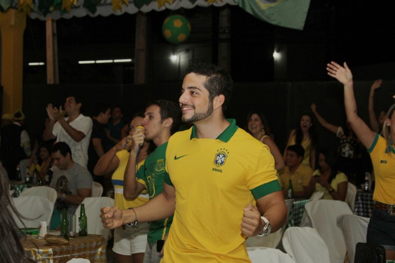 Pink Stadium entra em ebulição no jogo de abertura da Copa do Mundo 2014