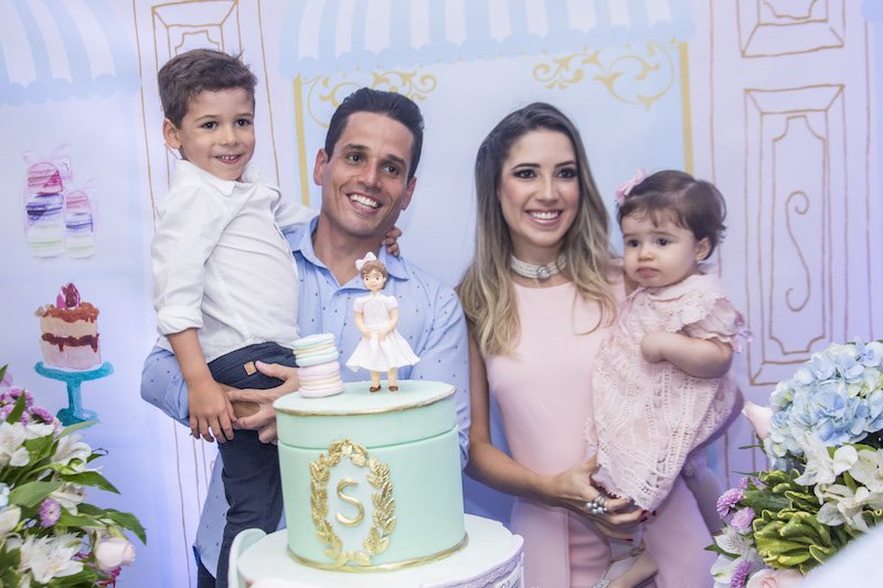 Liana e Rafael Sá armam divertida festa para brindar o primeiro aniversário da princesinha Sara