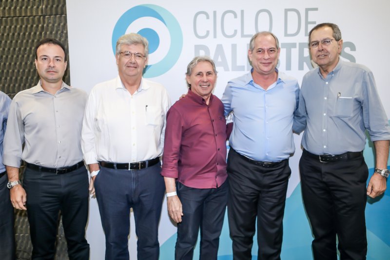 Ciro Gomes fala sobre Pol tica Industrial em palestra no Pec m