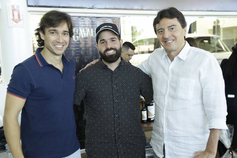 Luiz Teixeira e Rodrigo Carvalho armam um very special moment para os pais na Newsedan