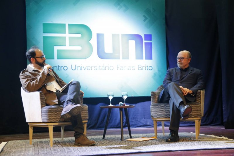 Luiz Eduardo Soares fala sobre segurança pública no Centro Universitário Farias Brito