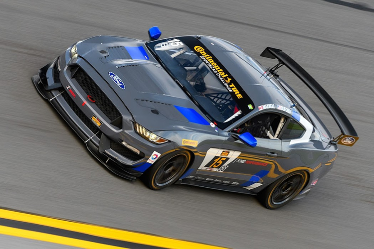 Em circuito, Ford estreia o Mustang GT4 V8