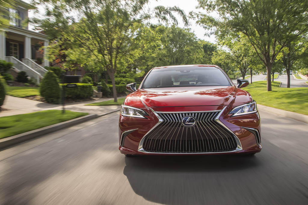 Lexus ES híbrido: falta pouco para ele chegar na Lexus Fortaleza