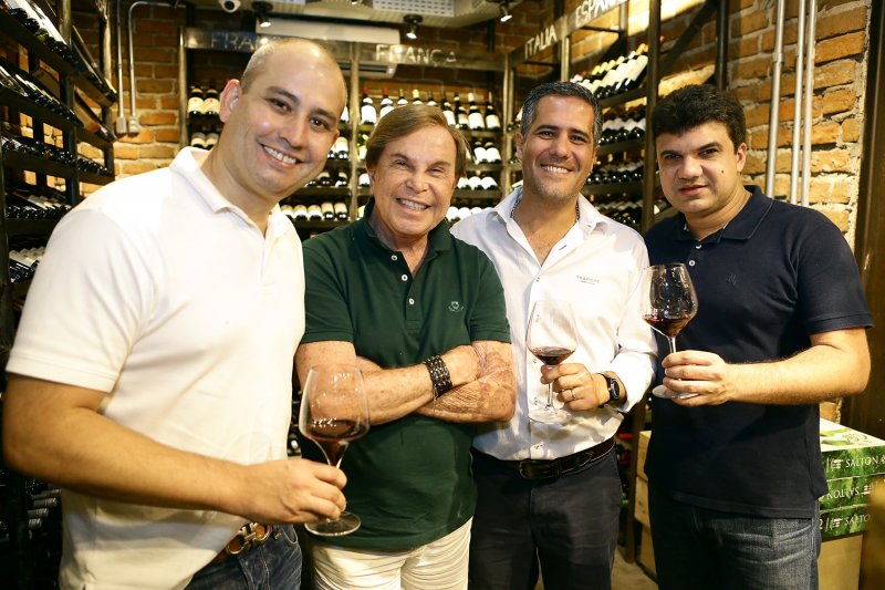 André Linheiro e Marcelo Braga pilotam degustação de vinhos em sua Brava Wine