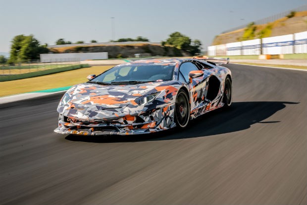 Lamborghini divulga imagens do novo aventador SVJ