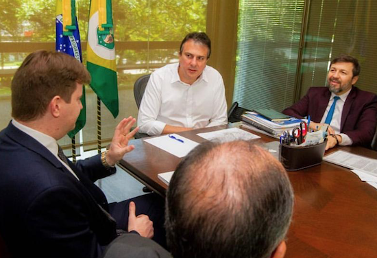 Camilo debate transposição com ministro do Desenvolvimento Regional