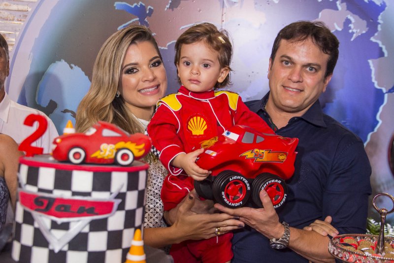 Adriano Barbosa e Kamila Monteiro comemoram os 2 anos do herdeiro Ian Victor