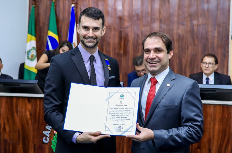 Dimas Barreira recebe Medalha Boticário Ferreira na Câmara Municipal de Fortaleza