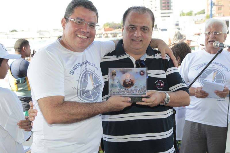 Max Câmara e Marcelo Campbell realizam regata em homenagem à Marinha do Brasil