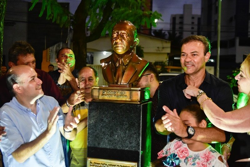 Roberto Cláudio presta homenagem a Edmar Fujita com inauguração de praça no Dionísio Torres