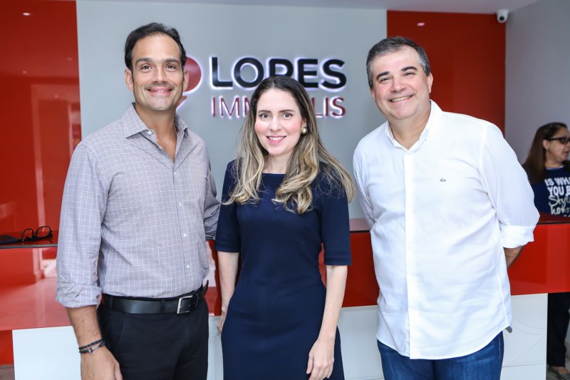 Secretária Águeda Muniz rouba a cena no Flash Imobiliário Especial