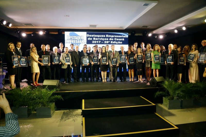 Roberto Farias comanda entrega Troféu Destaque Empresarial 2017 no La Maison