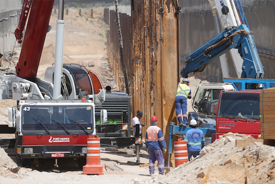 Governo do Ceará investe em obras e gera milhares de empregos