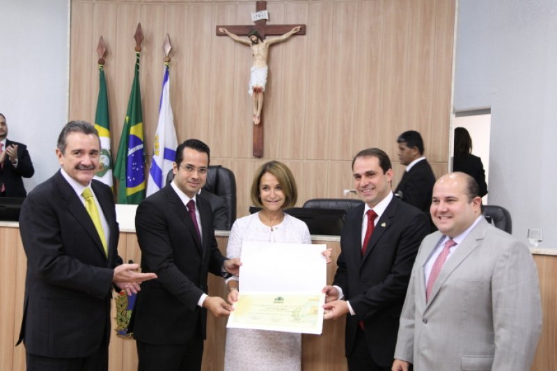 Moira Paz Cortez recebe Título de Cidadão Fortalezense