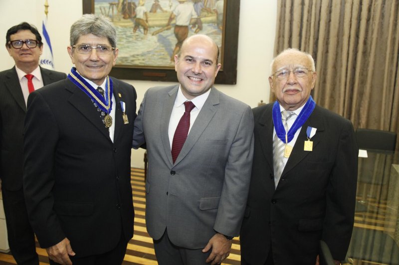 Superprestigiada! Foi assim a posse de Ubiratan Aguiar na presidência da Academia Cearense de Letras