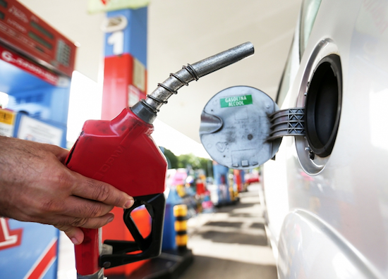 Atenção na hora de abastecer o carro é fundamental