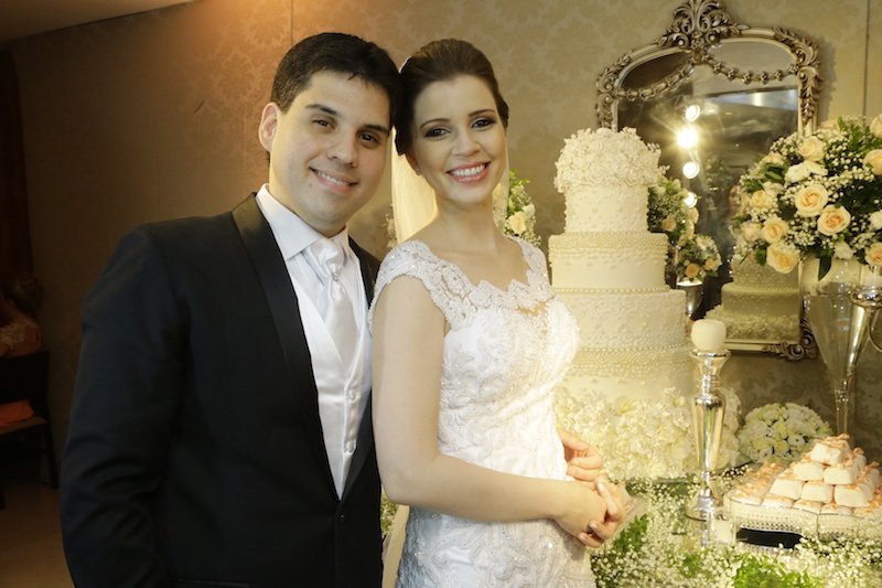 Rebeca Peixoto e Paulo Pinto sobem ao altar