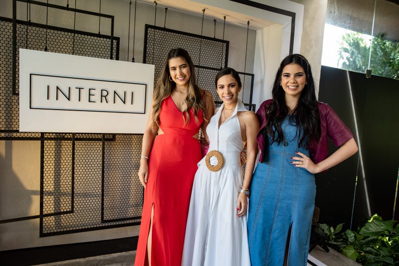 Confira os looks de quem esbanjou estilo durante o lançamento da Interni