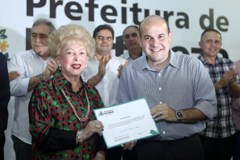 Roberto Cláudio entrega a Praça da Imprensa Chanceler Edson Queiroz