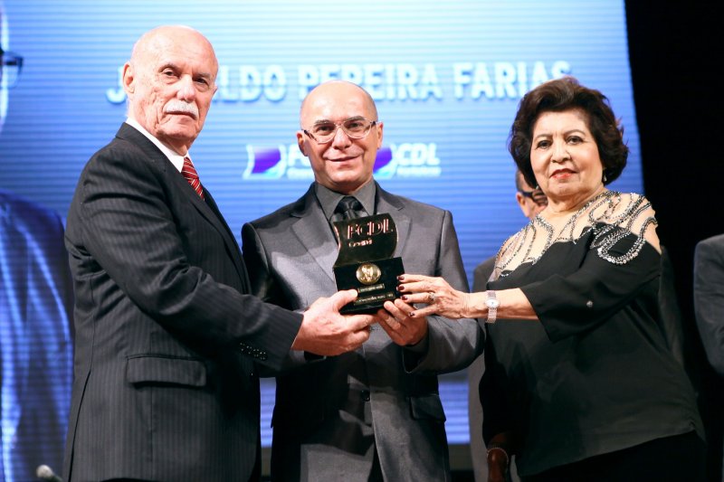 Jesualdo Farias é homenageado com o Trofeu Clóvis Rolim