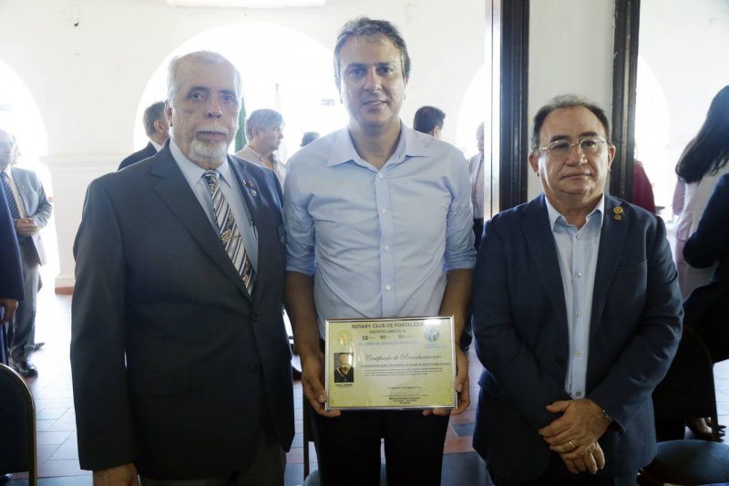 Camilo Santana profere palestra no encontro do Rotary Clube de Fortaleza