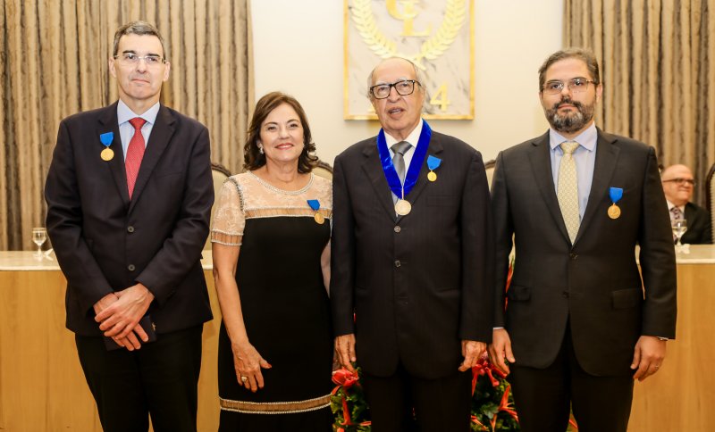 Academia Cearense de Letras celebra 124 anos em noite de homenagens