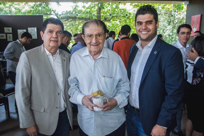 Falando sobre sua trajetória na vida política, Mauro Benevides abre o ciclo inaugural do projeto Café & Política