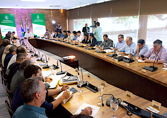 Camilo discute projetos prioritários com bancada federal