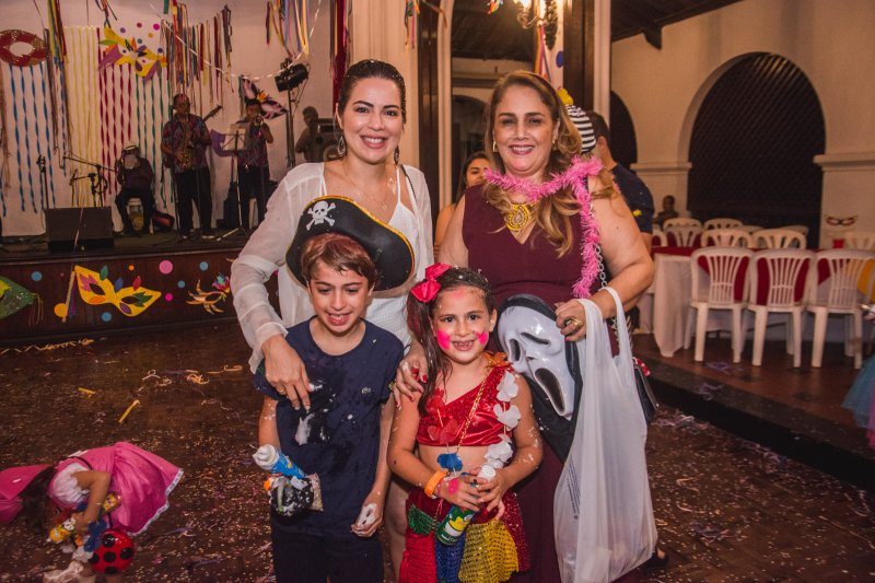 Bailinho de Carnaval atrai os pequenos até o Ideal Clube