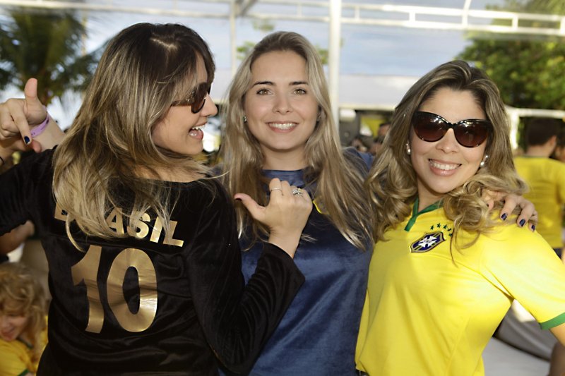 A animação toma conta do Colosso Lake Lounge no dia do jogo Brasil x México