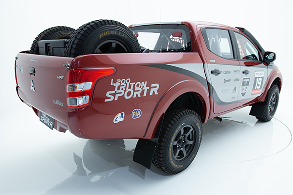 Mitsubishi L200 Triton Sport: nova e com sede de ralis