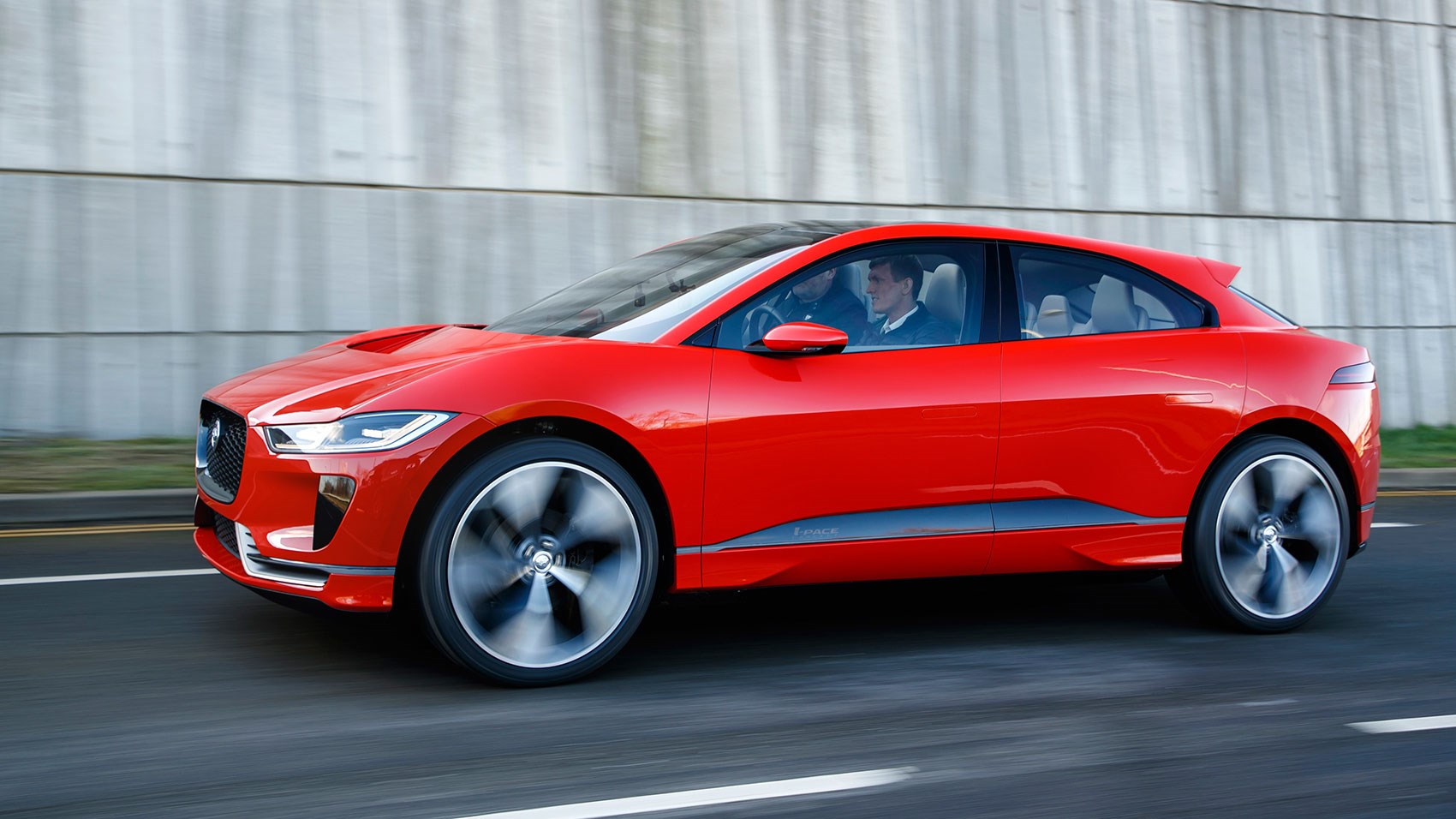 Jaguar I-PACE está prestes a virar realidade e recarrega em menos de 45 minutos