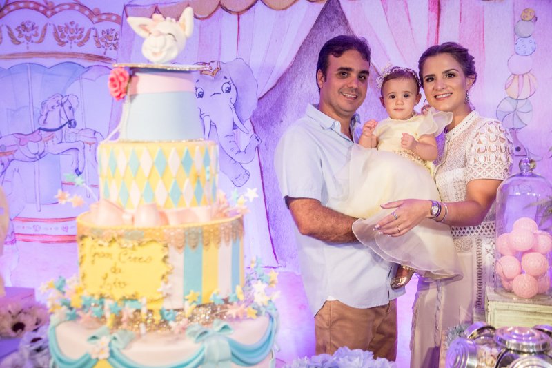 Lina Barrozo e Neto Pessoa celebram o primeiro aniversário da herdeira Liv