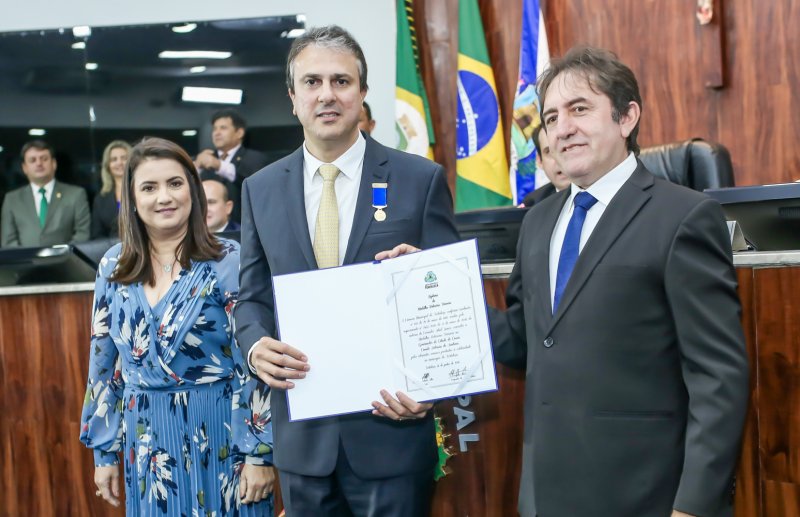 Camilo Santana recebe homenagens na Câmara Municipal de Fortaleza