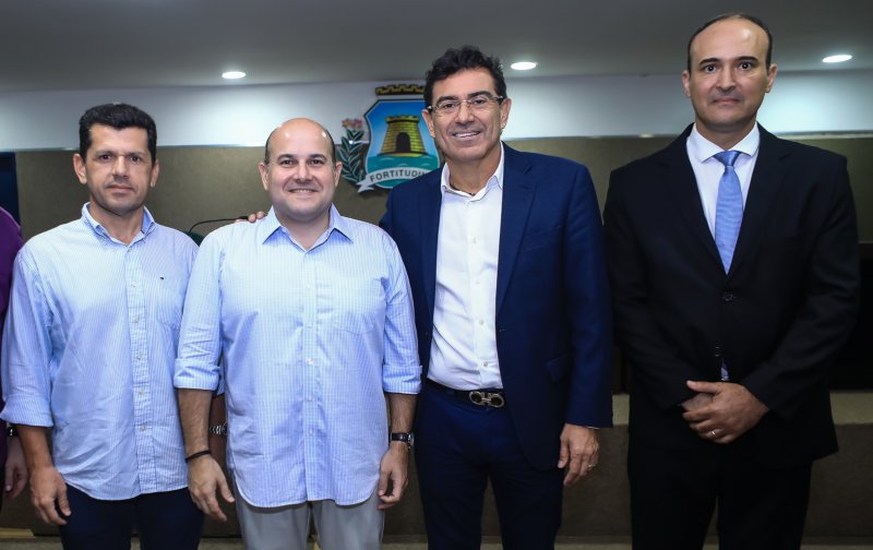 Roberto Cláudio anuncia no Paço Municipal projeto de linhas turísticas de transporte para Fortaleza