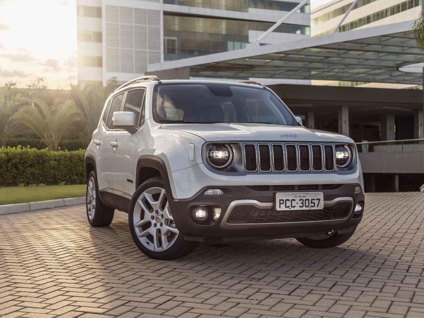 Jeep Renegade renova-se no visual, fica mais atraente, mas não mexe na motorização