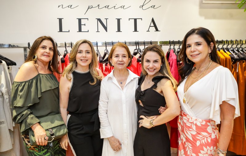 Lenita reúne as lulus de bom gosto da cidade durante o lançamento da coleção "Na Praia da Lenita"