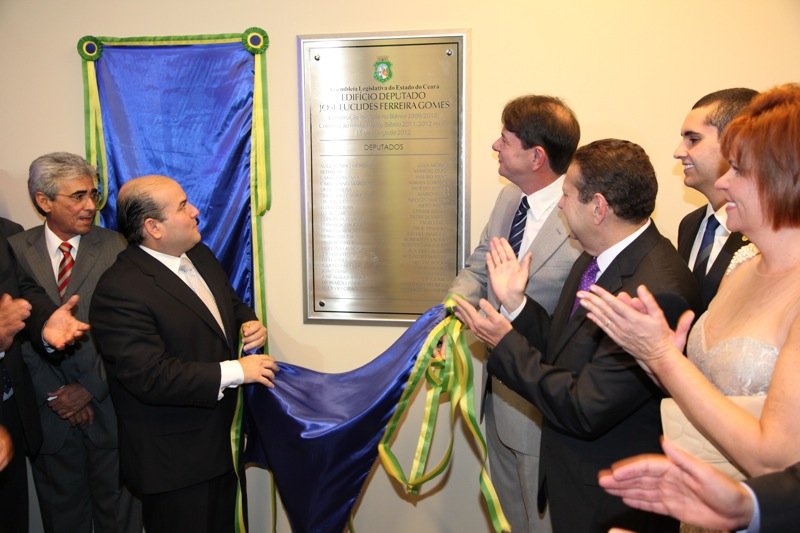 O presidente Roberto Cláudio e o governador Cid Gomes inauguraram o novo prédio da Assembléia Legislativa