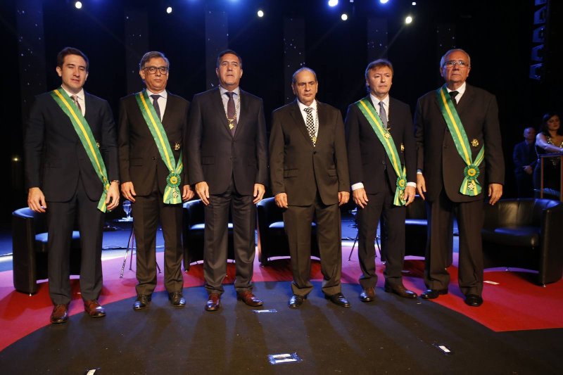 Medalha de Ordem do Mérito Comercial do Ceará é entregue durante encerramento do 35º CNSE