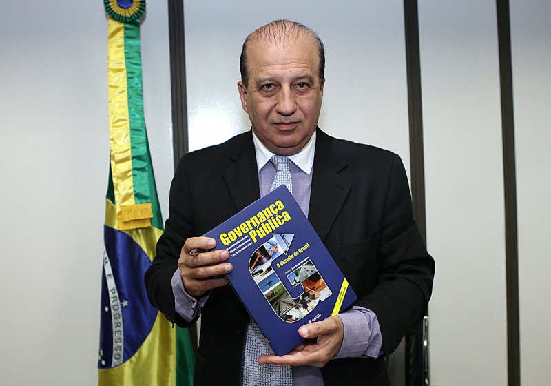 Ministro Augusto Nardes lança livro durante o Fórum Ideias em Debate da FIEC