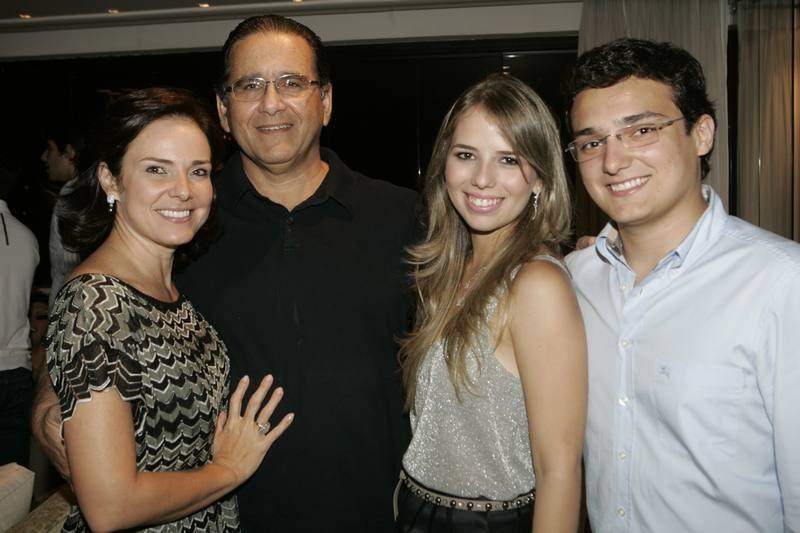 Manoel Vitor Machado foi a figura central do jantar pilotado por Beatrice e Paulo Ary, em seu chic endereço