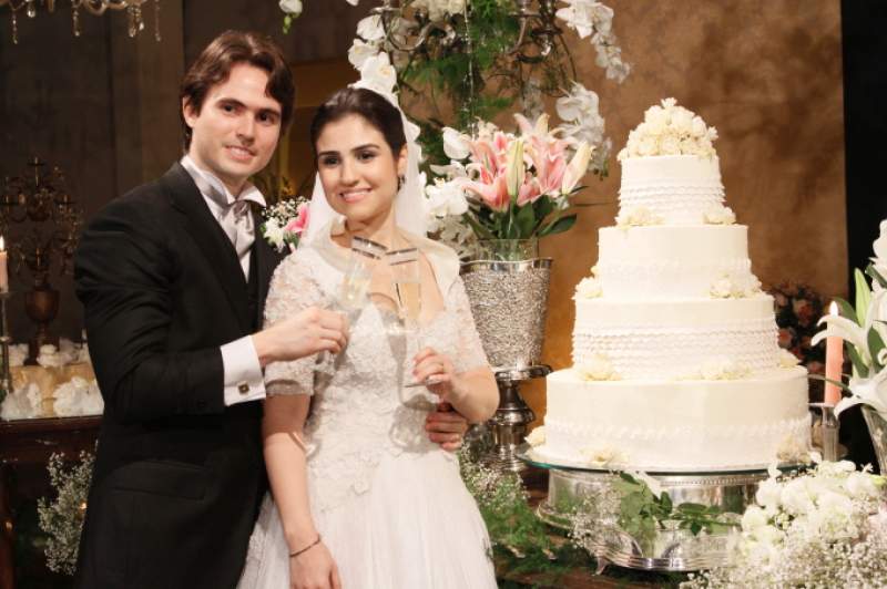 Albert Gradvohl levou a filha Roberta Gradvohl ao altar da Igreja do Cristo Rei para tornar-se a Sra. Rodrigo Gentil