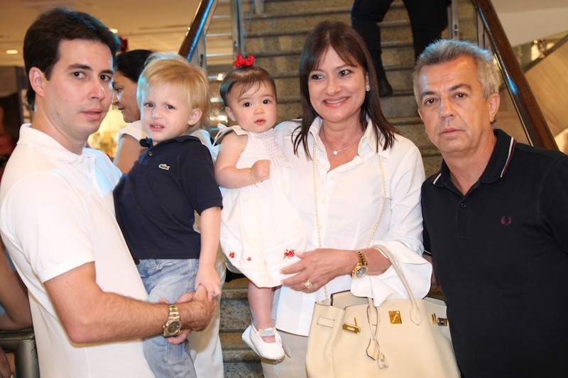 Chegada do Papai Noel reune Vips no Shopping Del Paseo